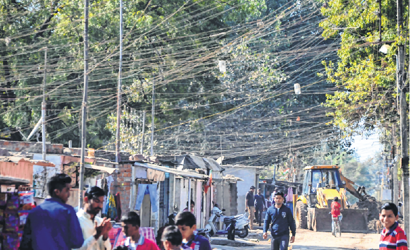 Bhopal: Illegal power connections endangering lives